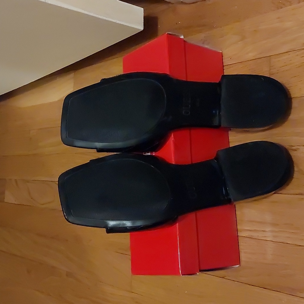 Sandal - Picture 2 of 3